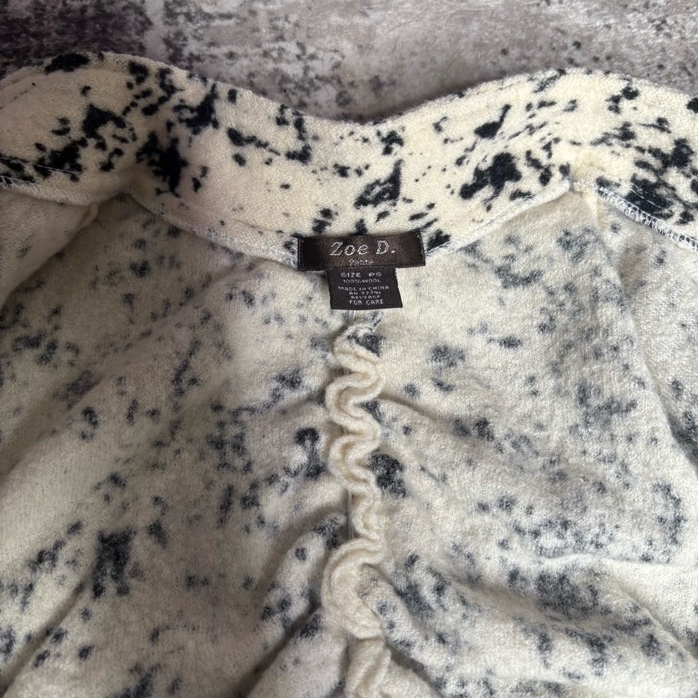 Zoe D 100% Wool Black and Off White Printed Zip-Up Sweater Size Petite Small - Picture 10 of 13